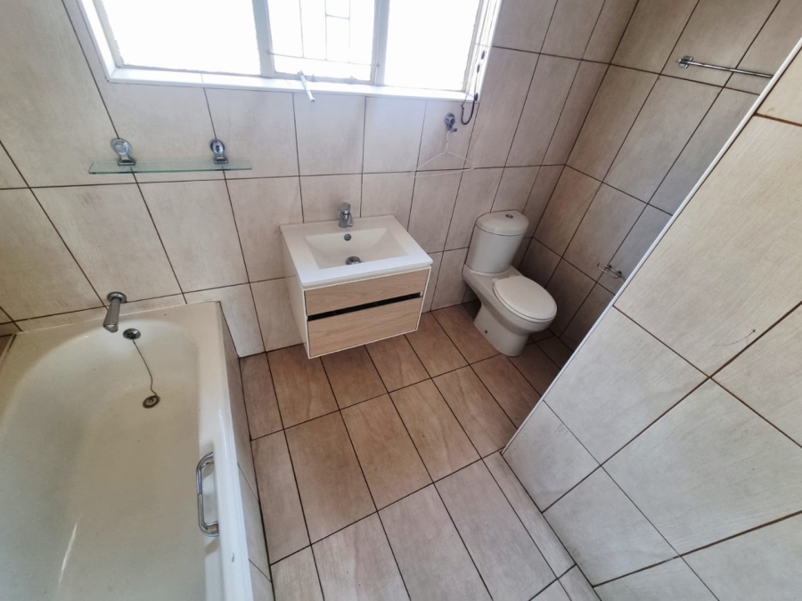 4 Bedroom Property for Sale in New Redruth Gauteng