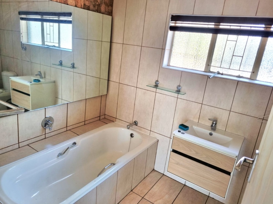 4 Bedroom Property for Sale in New Redruth Gauteng