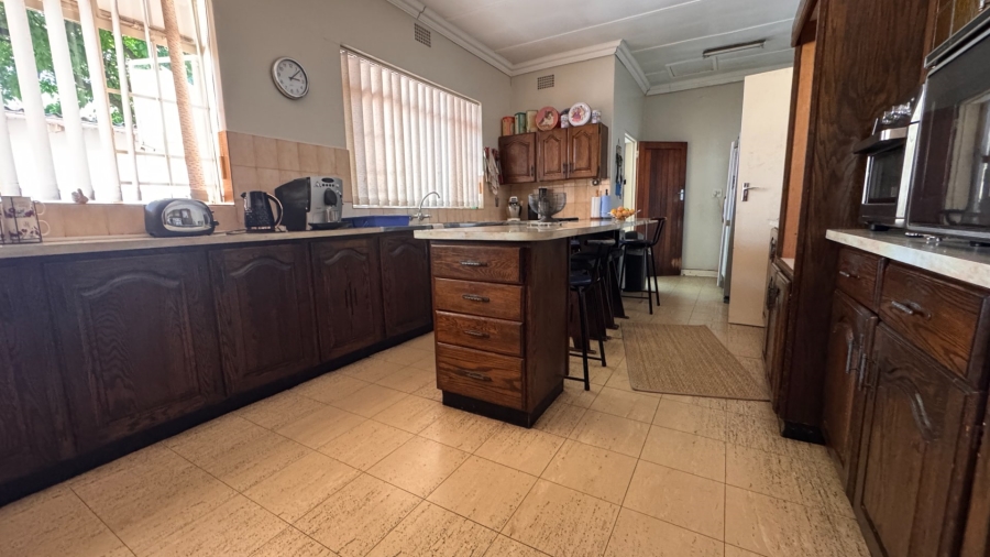 6 Bedroom Property for Sale in Three Rivers Proper Gauteng