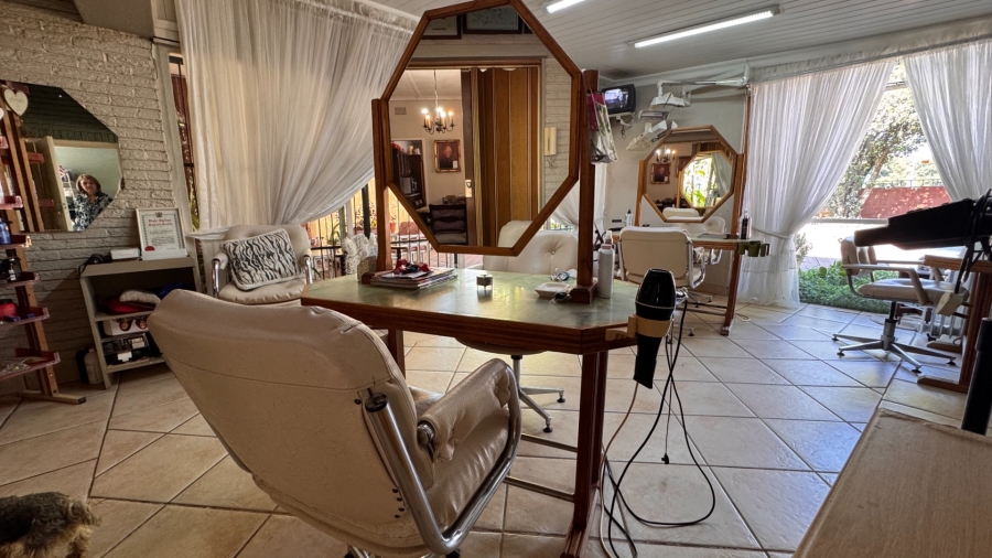 6 Bedroom Property for Sale in Three Rivers Proper Gauteng