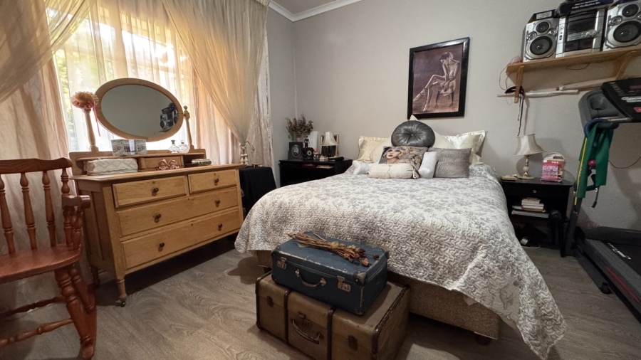 6 Bedroom Property for Sale in Three Rivers Proper Gauteng