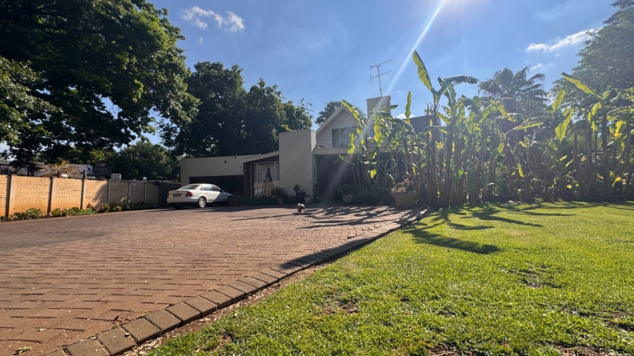 6 Bedroom Property for Sale in Three Rivers Proper Gauteng
