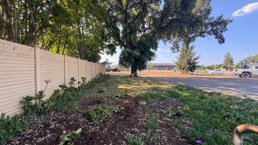 6 Bedroom Property for Sale in Three Rivers Proper Gauteng