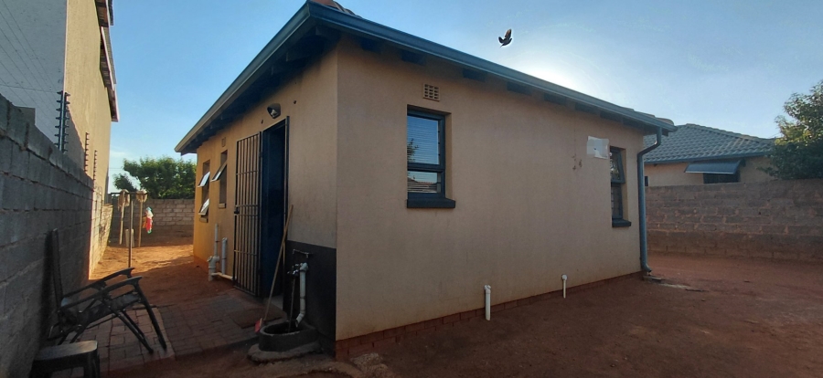 2 Bedroom Property for Sale in Protea Glen Gauteng