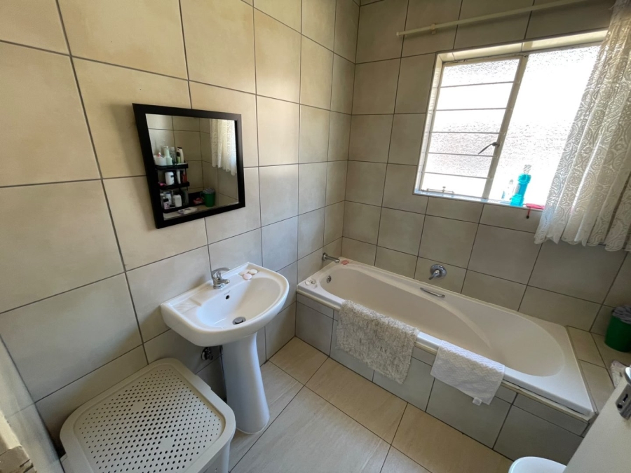 To Let 3 Bedroom Property for Rent in Mayfield Park Gauteng