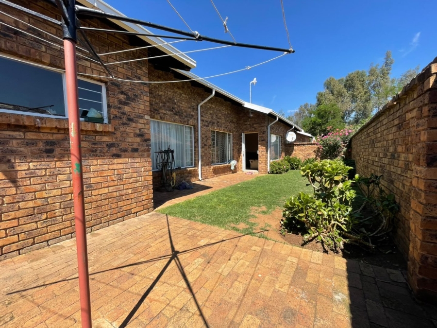 To Let 3 Bedroom Property for Rent in Mayfield Park Gauteng