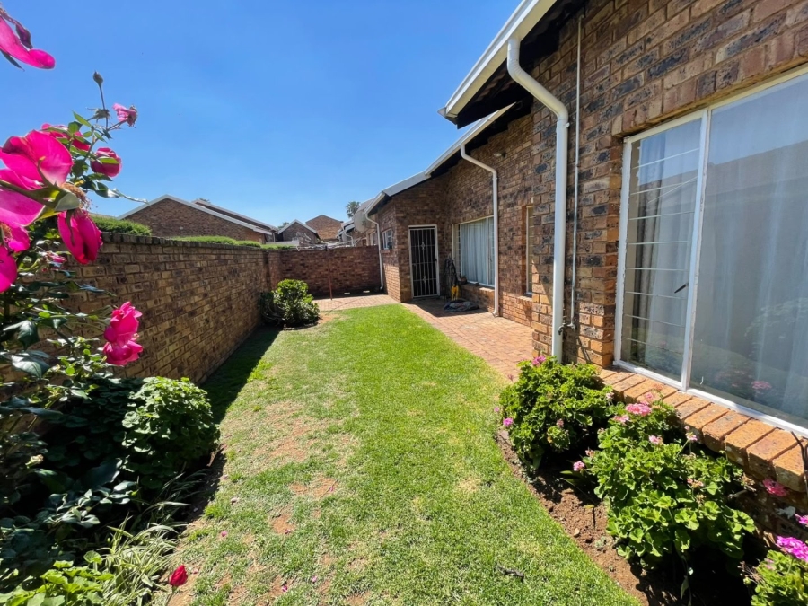 To Let 3 Bedroom Property for Rent in Mayfield Park Gauteng
