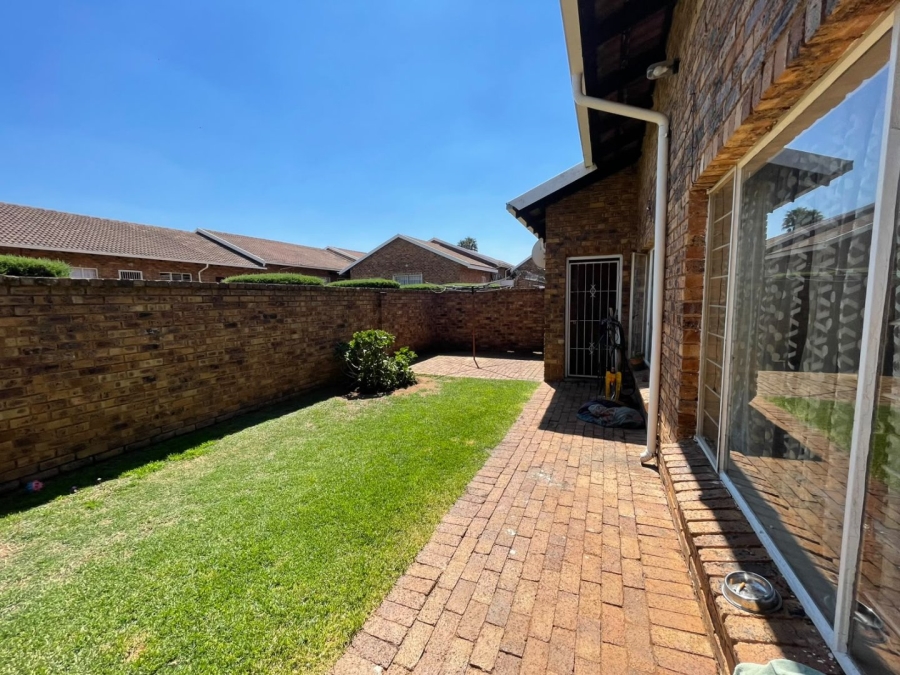 To Let 3 Bedroom Property for Rent in Mayfield Park Gauteng