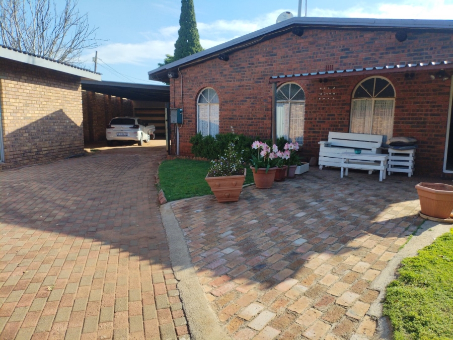3 Bedroom Property for Sale in Selection Park Gauteng