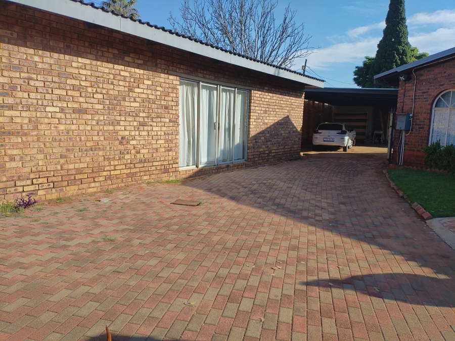 3 Bedroom Property for Sale in Selection Park Gauteng