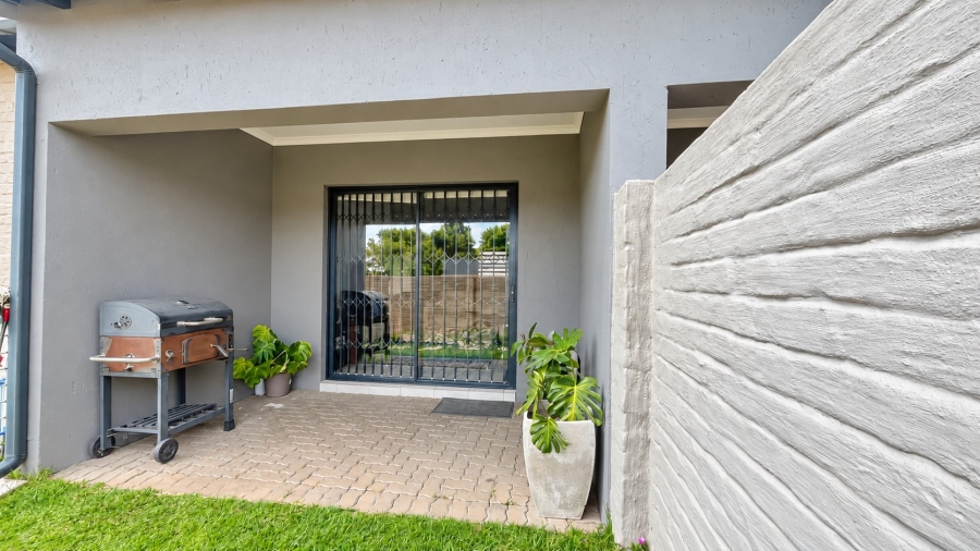  Bedroom Property for Sale in Norton Park Gauteng