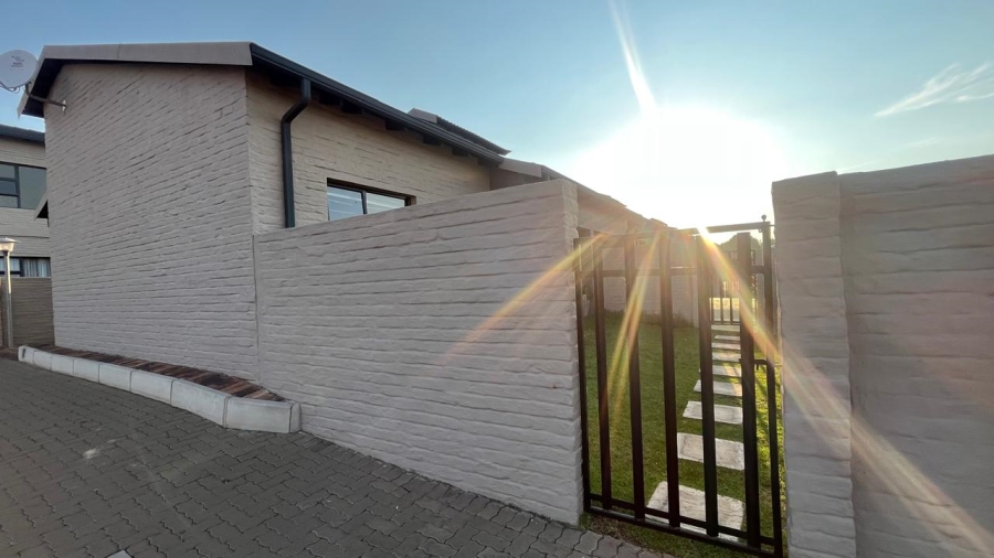  Bedroom Property for Sale in Norton Park Gauteng