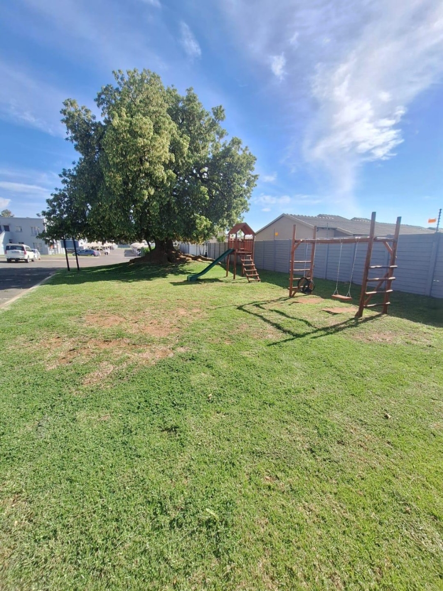 2 Bedroom Property for Sale in Norton Park Gauteng