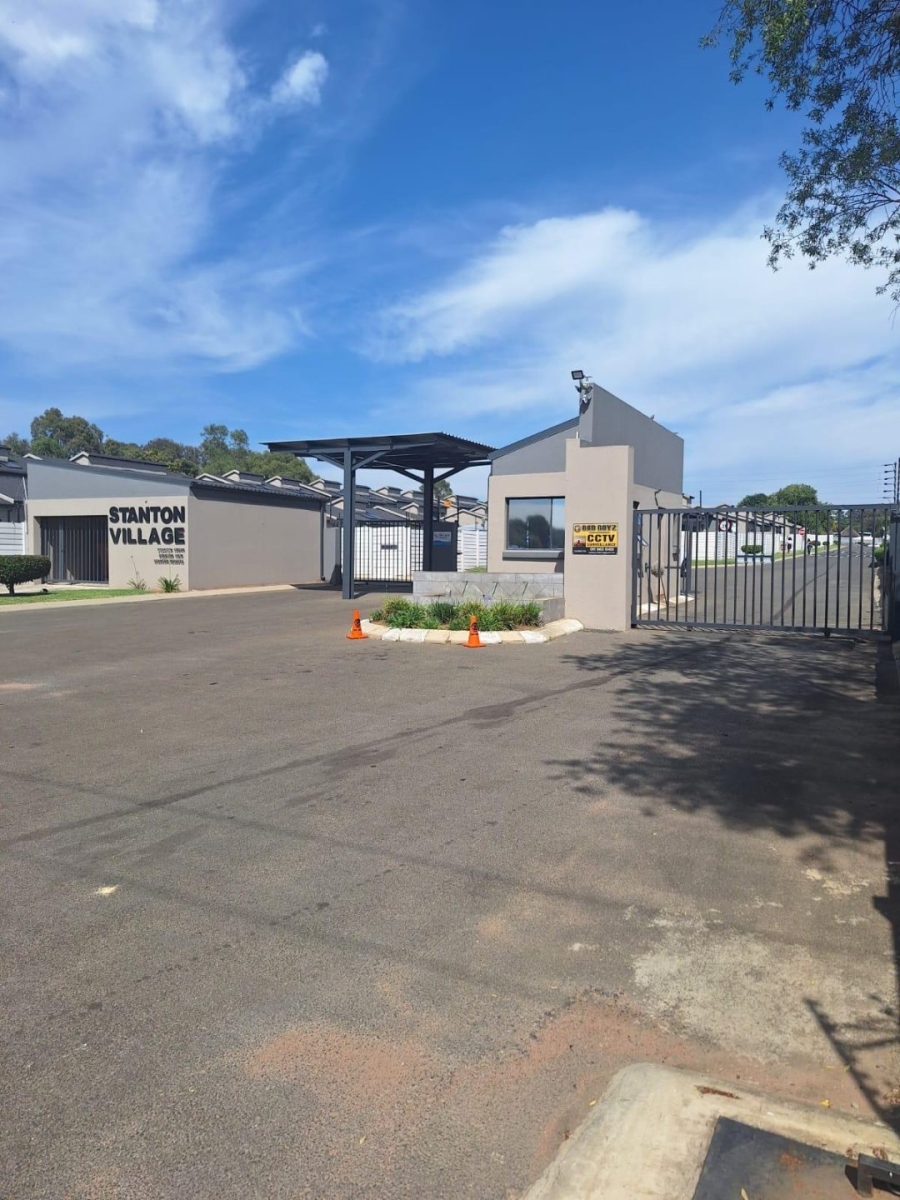 2 Bedroom Property for Sale in Norton Park Gauteng