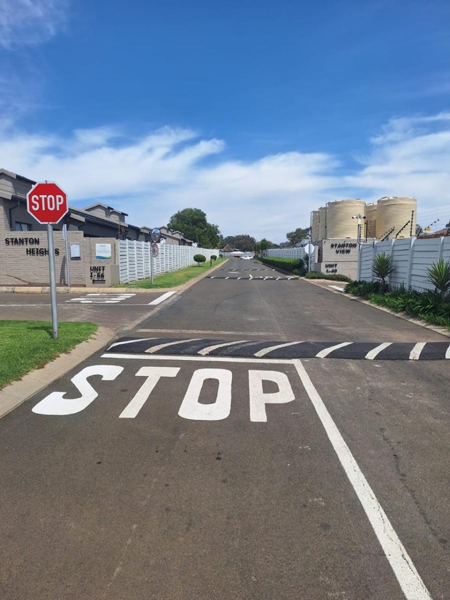 2 Bedroom Property for Sale in Norton Park Gauteng