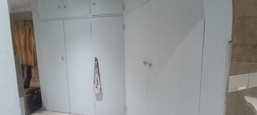 3 Bedroom Property for Sale in Klippoortje Gauteng