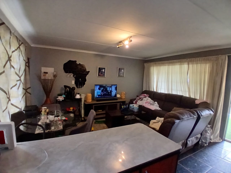 To Let 3 Bedroom Property for Rent in Country View Gauteng