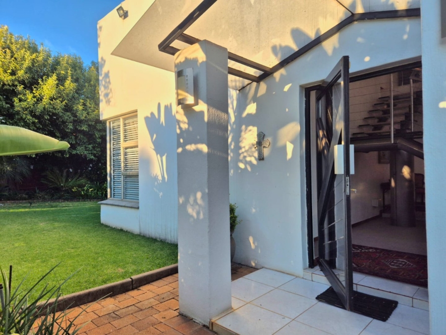 4 Bedroom Property for Sale in Eldoraigne Gauteng