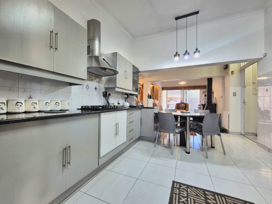 4 Bedroom Property for Sale in Eldoraigne Gauteng