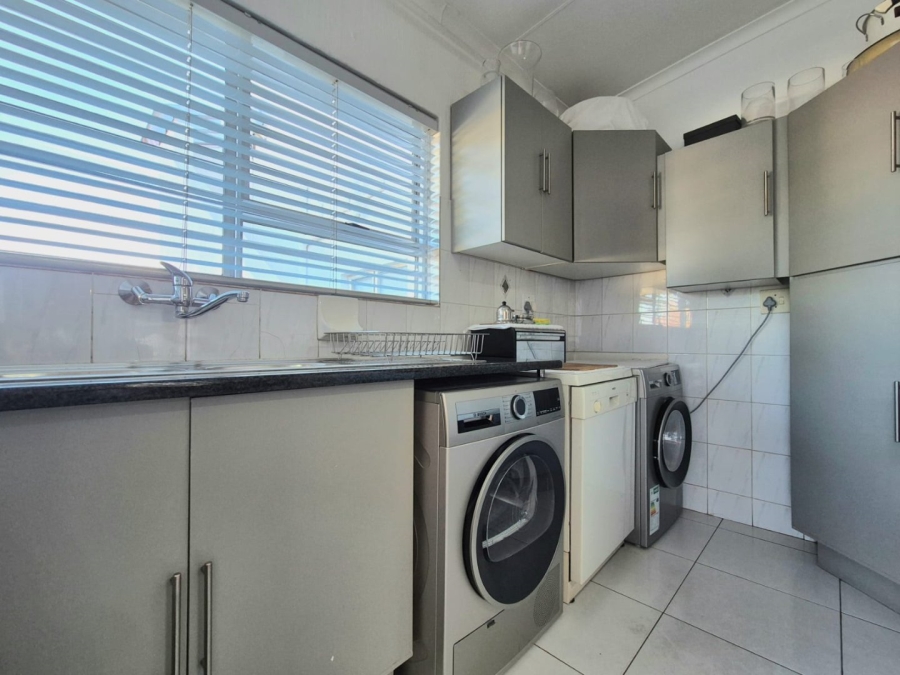 4 Bedroom Property for Sale in Eldoraigne Gauteng