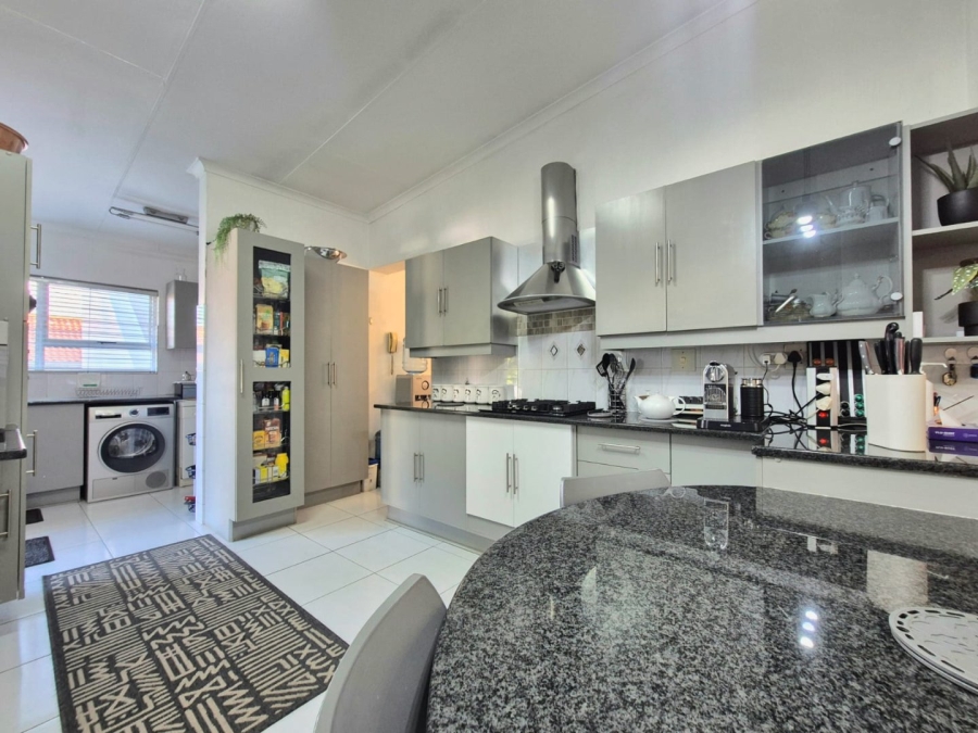 4 Bedroom Property for Sale in Eldoraigne Gauteng