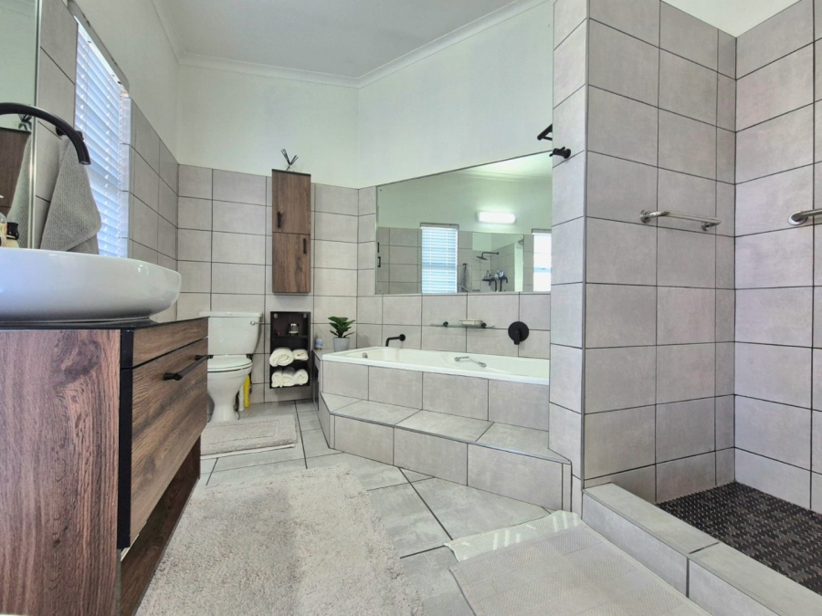 4 Bedroom Property for Sale in Eldoraigne Gauteng