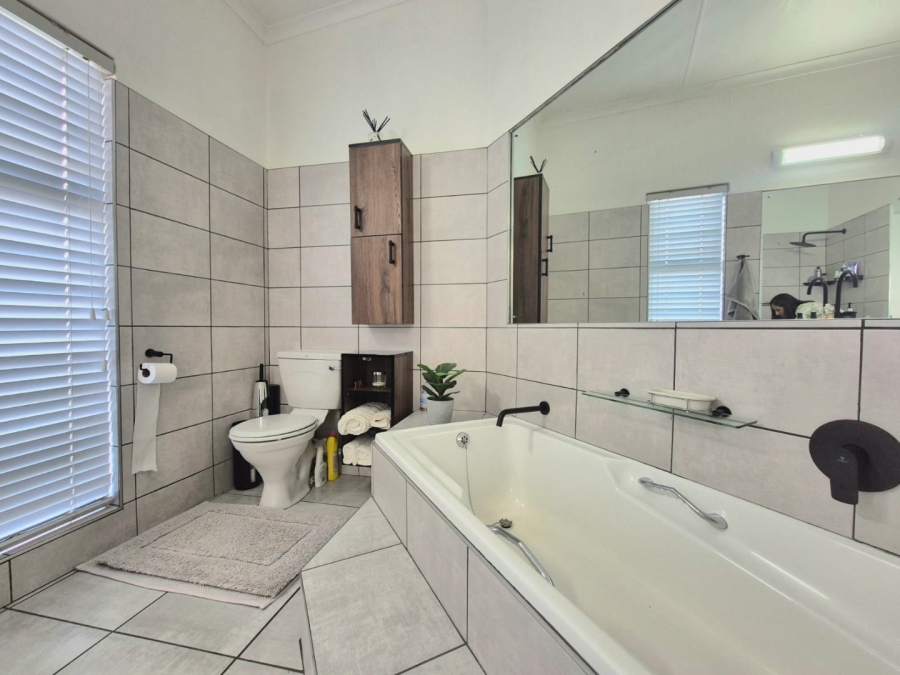 4 Bedroom Property for Sale in Eldoraigne Gauteng