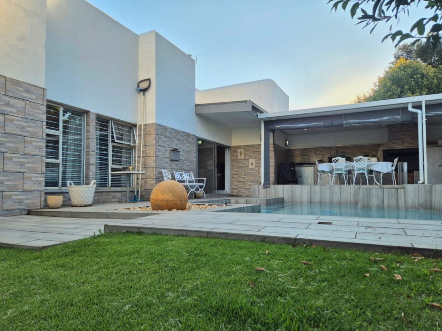 4 Bedroom Property for Sale in Eldoraigne Gauteng