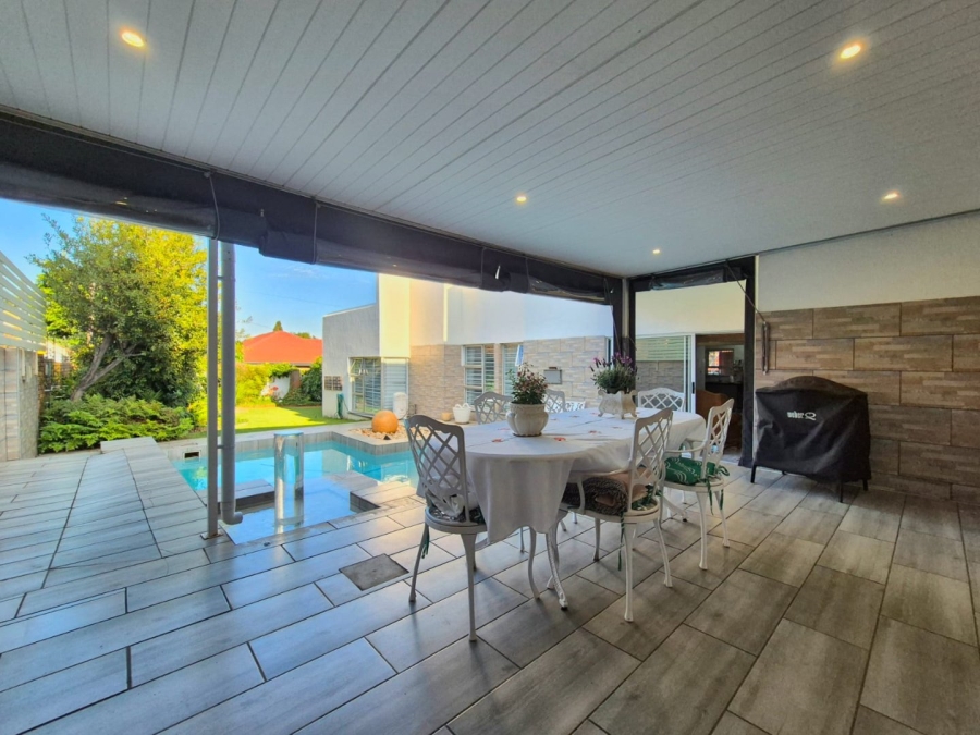 4 Bedroom Property for Sale in Eldoraigne Gauteng