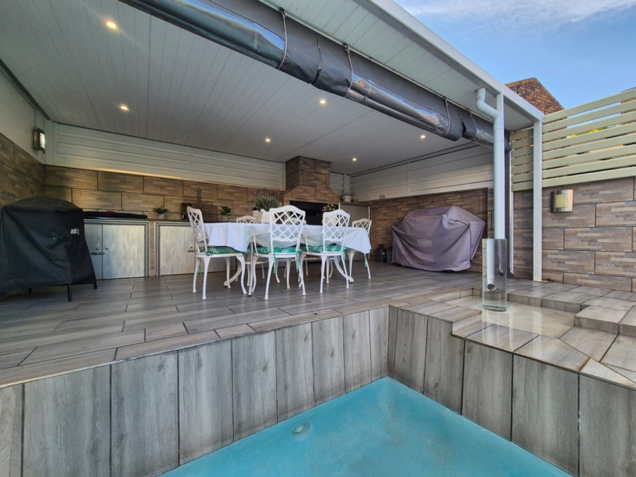 4 Bedroom Property for Sale in Eldoraigne Gauteng