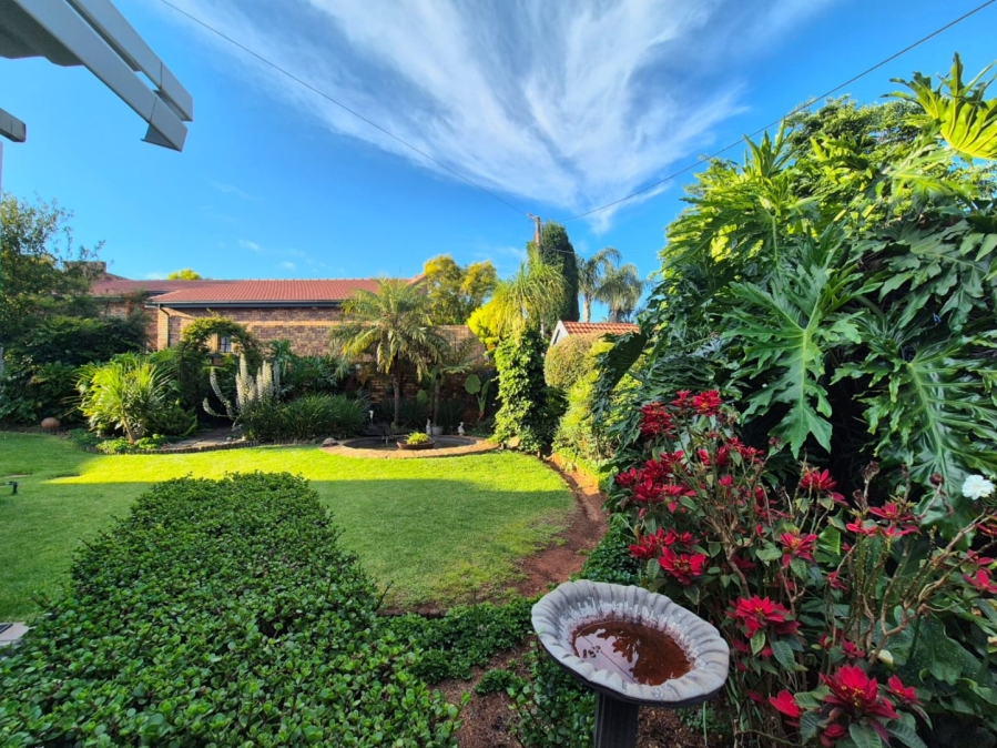 4 Bedroom Property for Sale in Eldoraigne Gauteng