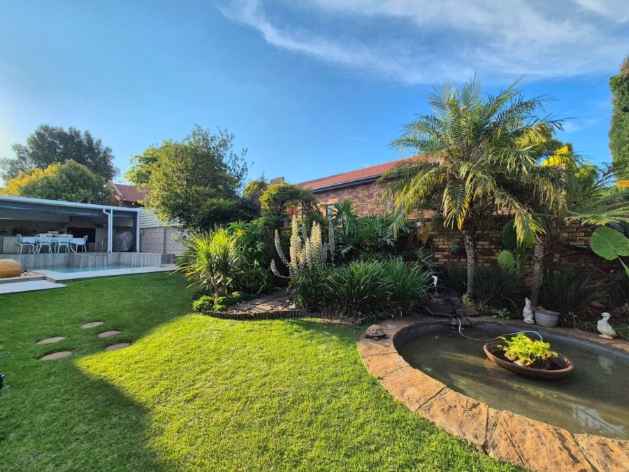 4 Bedroom Property for Sale in Eldoraigne Gauteng
