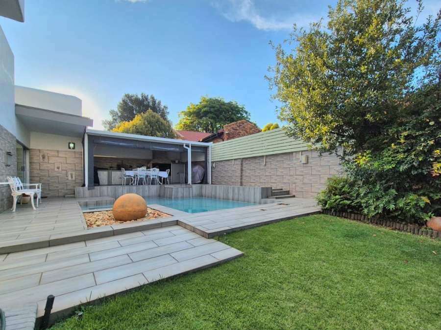 4 Bedroom Property for Sale in Eldoraigne Gauteng