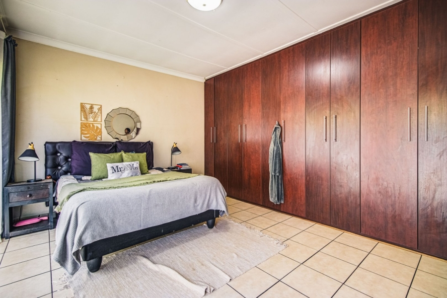 2 Bedroom Property for Sale in Rhodesfield Gauteng