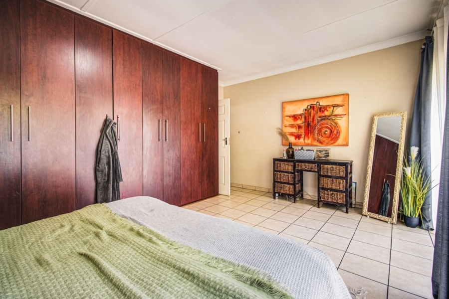 2 Bedroom Property for Sale in Rhodesfield Gauteng
