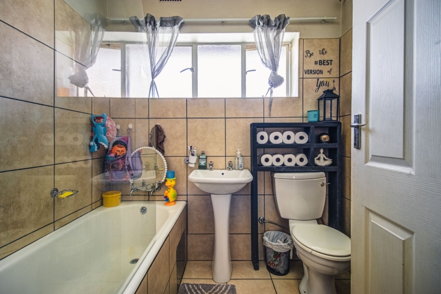 2 Bedroom Property for Sale in Rhodesfield Gauteng