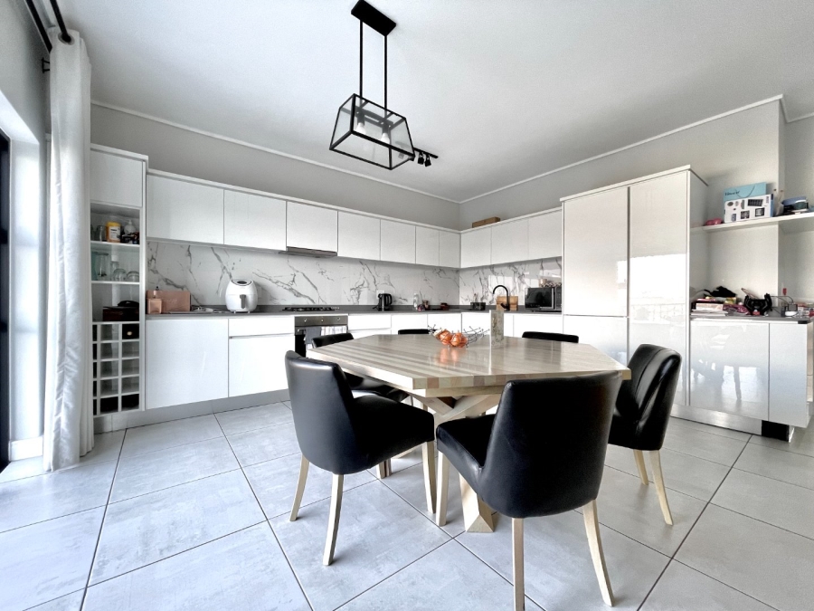 To Let 2 Bedroom Property for Rent in The Polofields Gauteng
