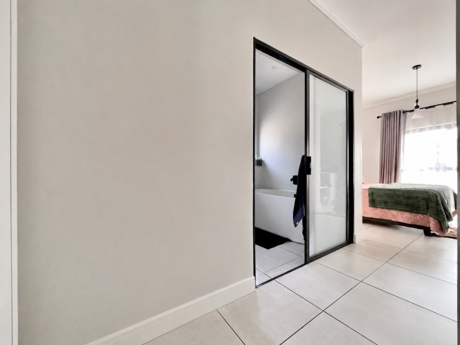 To Let 2 Bedroom Property for Rent in The Polofields Gauteng