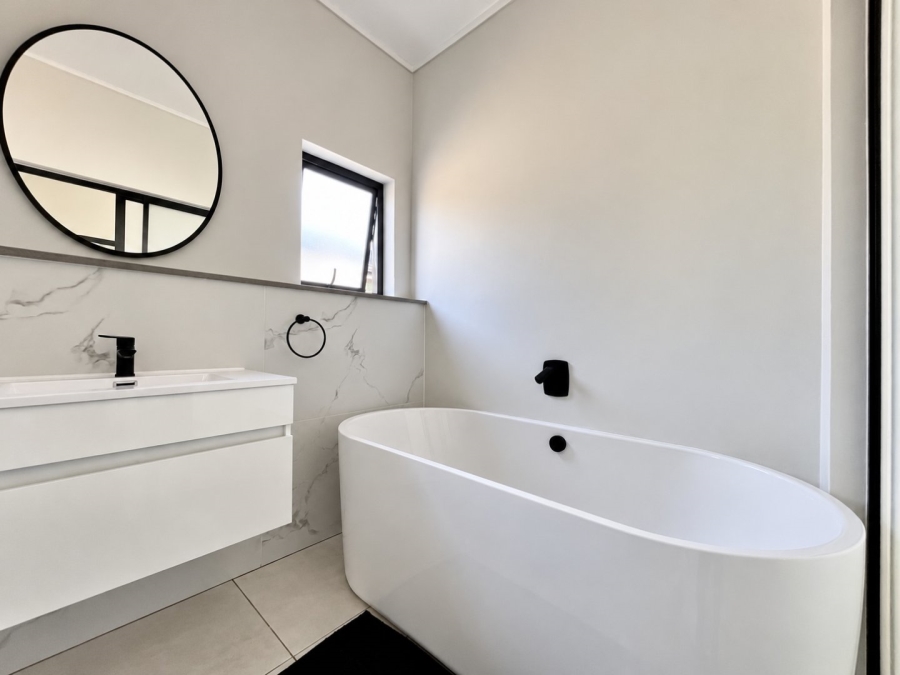 To Let 2 Bedroom Property for Rent in The Polofields Gauteng
