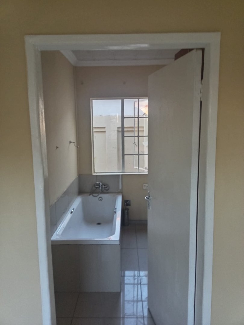 2 Bedroom Property for Sale in Rosslyn Gauteng