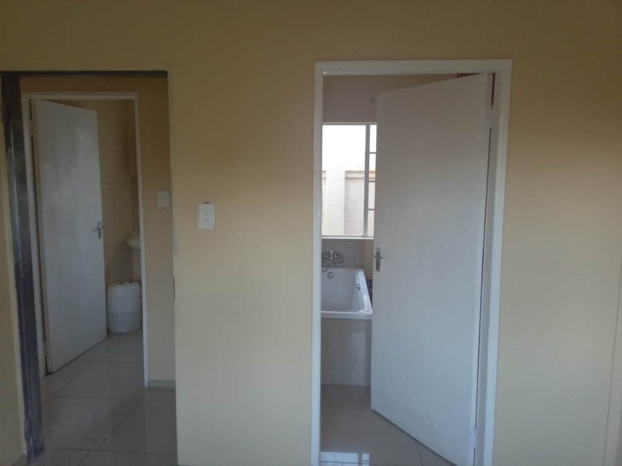 2 Bedroom Property for Sale in Rosslyn Gauteng