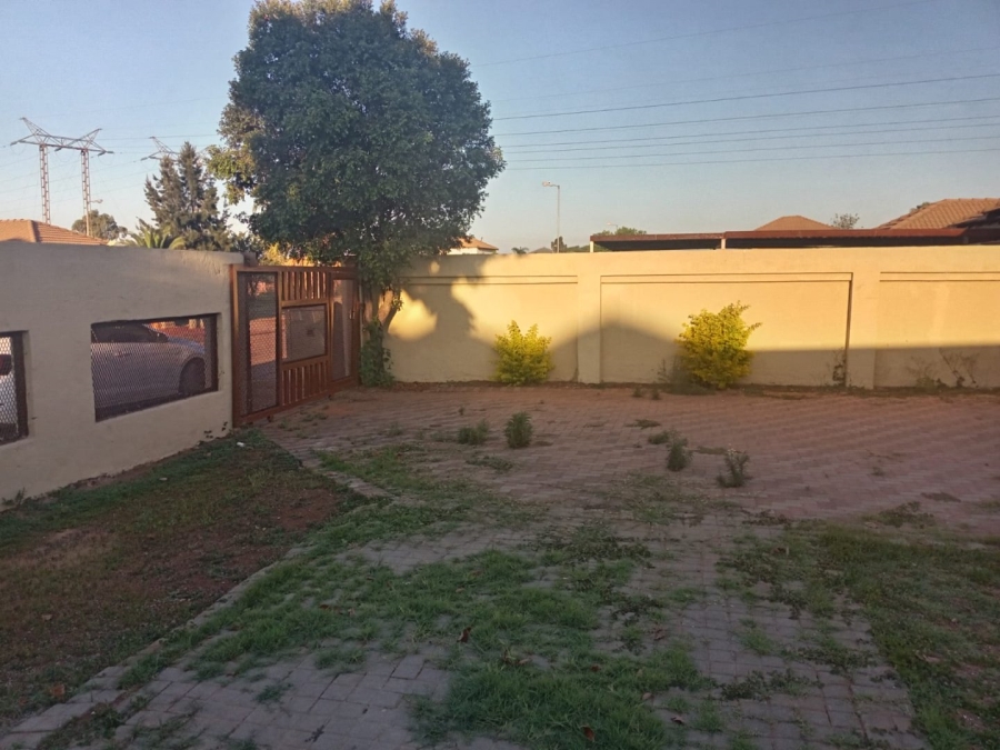 2 Bedroom Property for Sale in Rosslyn Gauteng