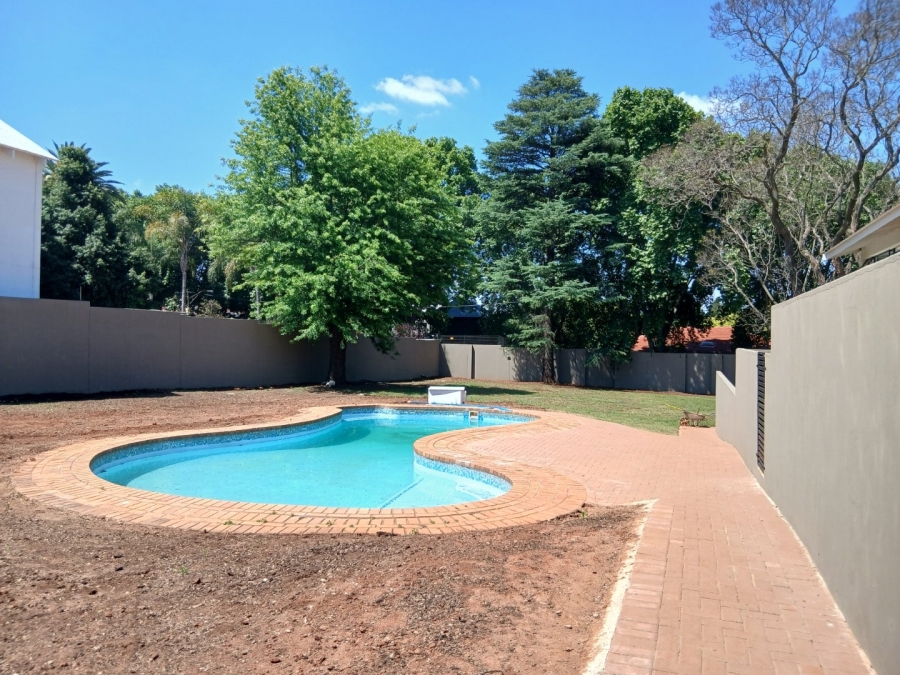To Let 4 Bedroom Property for Rent in Houghton Estate Gauteng