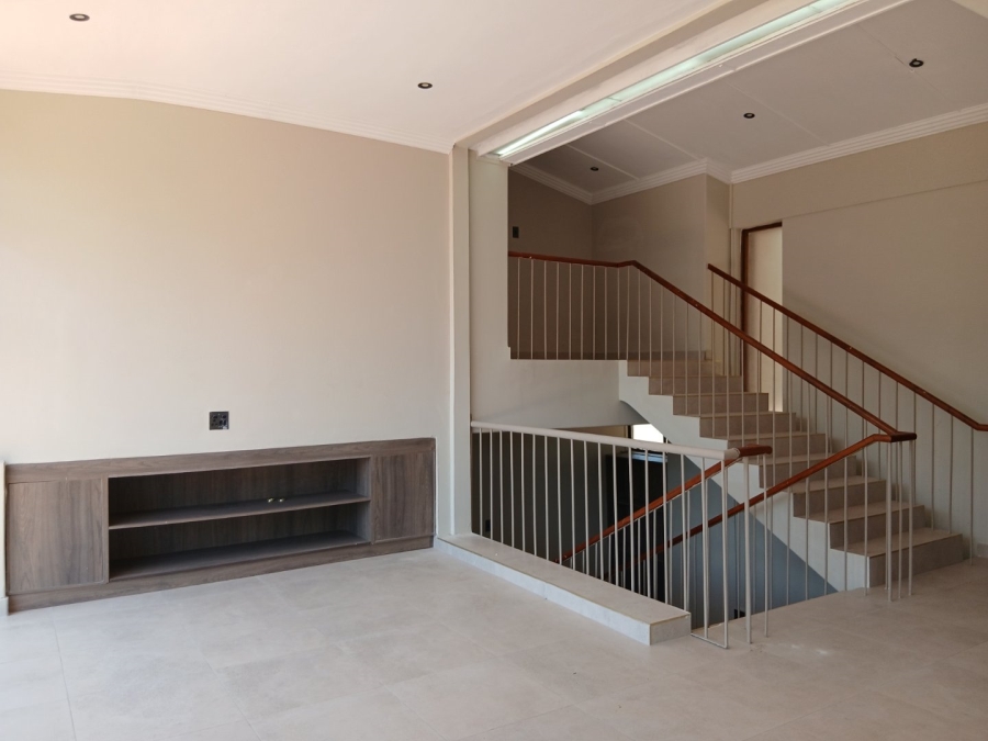 To Let 4 Bedroom Property for Rent in Houghton Estate Gauteng
