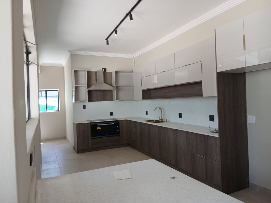 To Let 4 Bedroom Property for Rent in Houghton Estate Gauteng