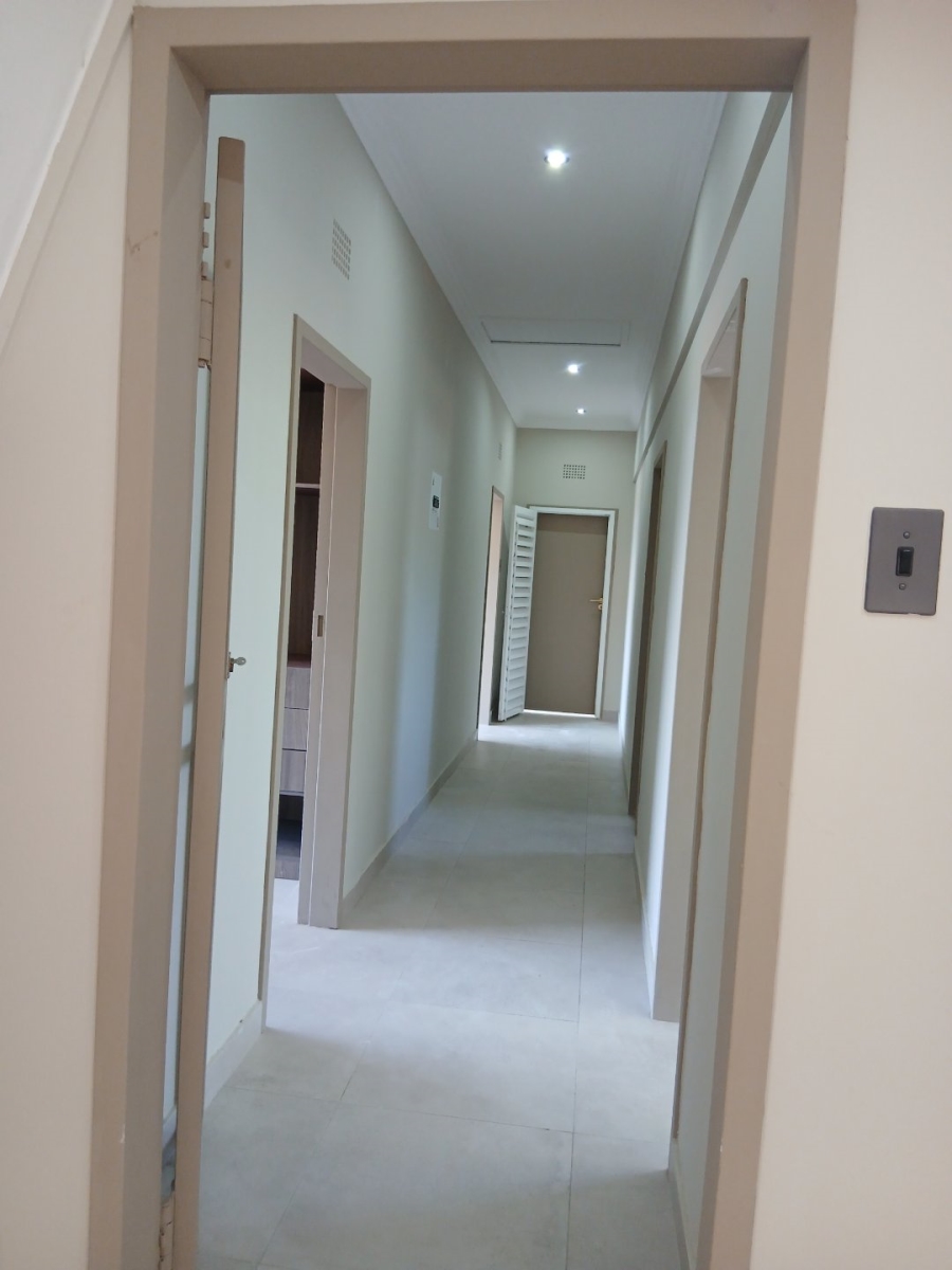 To Let 4 Bedroom Property for Rent in Houghton Estate Gauteng