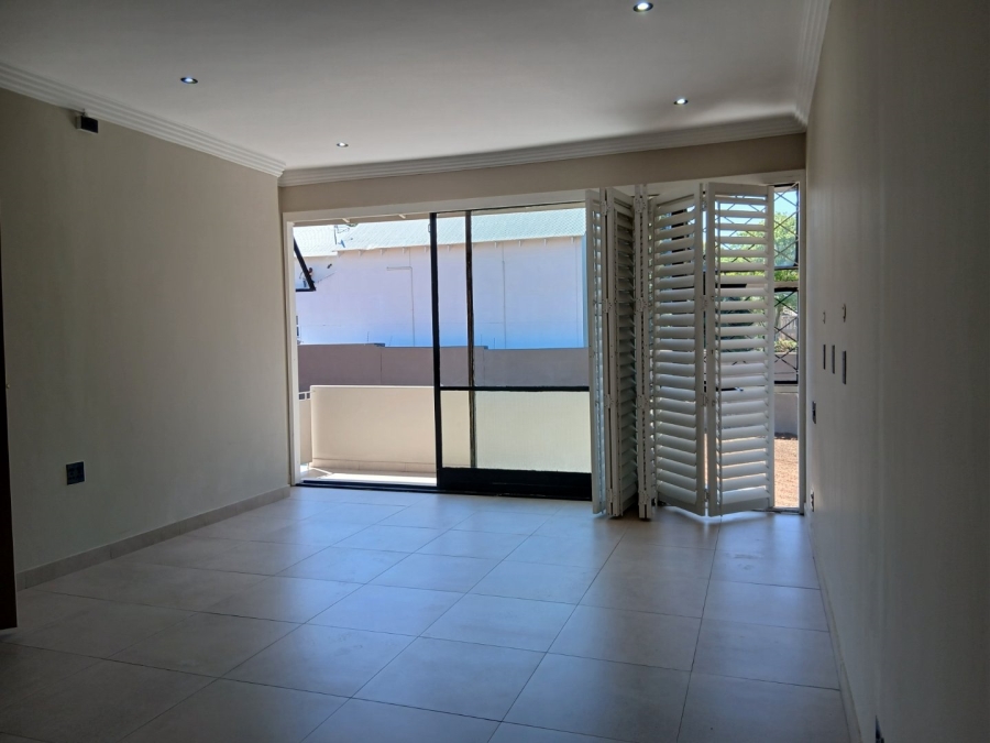 To Let 4 Bedroom Property for Rent in Houghton Estate Gauteng