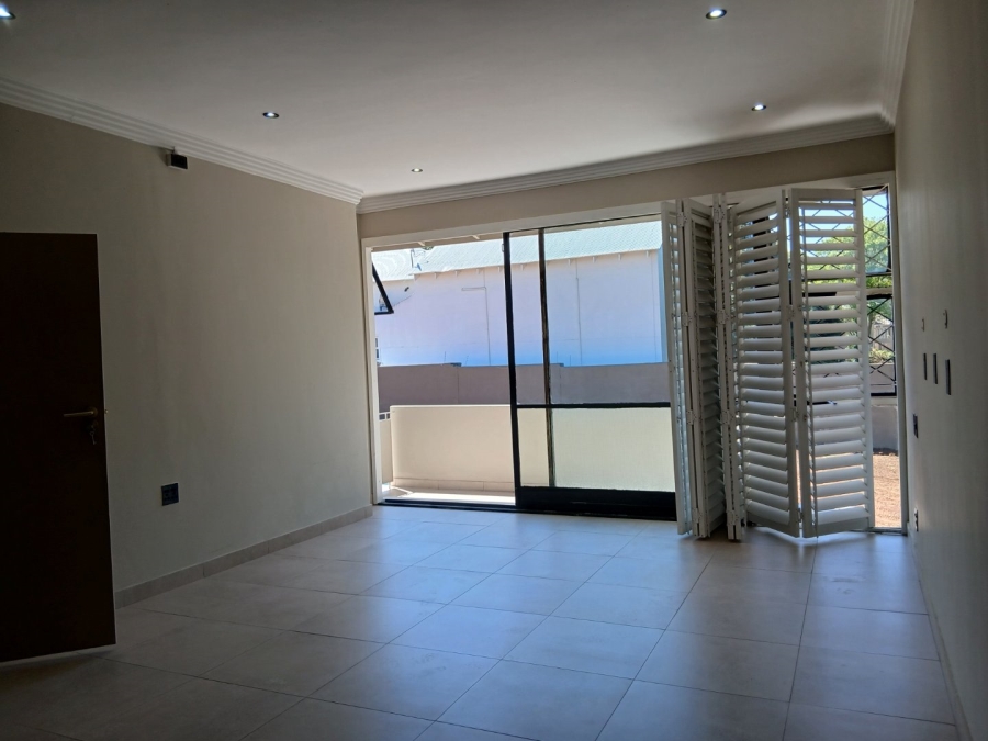 To Let 4 Bedroom Property for Rent in Houghton Estate Gauteng