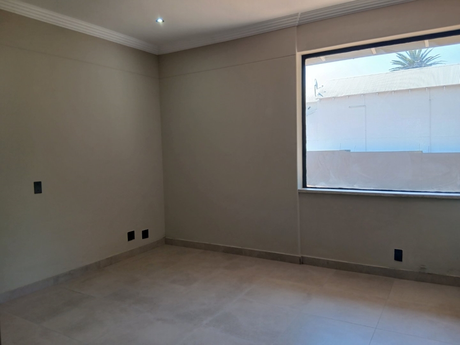 To Let 4 Bedroom Property for Rent in Houghton Estate Gauteng