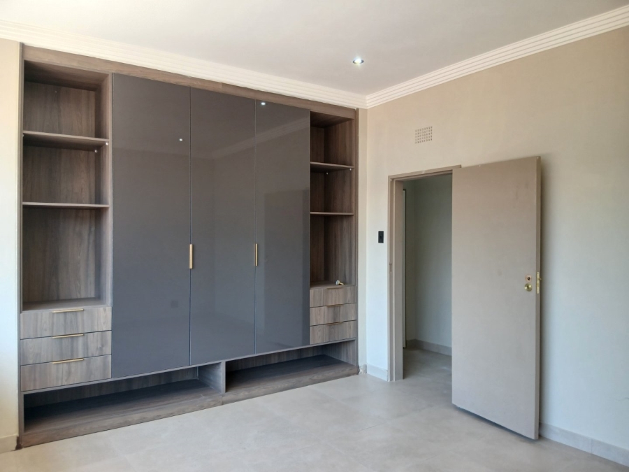 To Let 4 Bedroom Property for Rent in Houghton Estate Gauteng